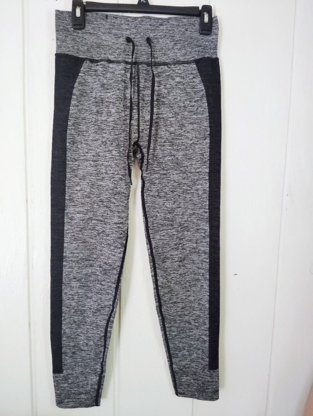 PINK Active Victoria's Secret, Joggers. Size L